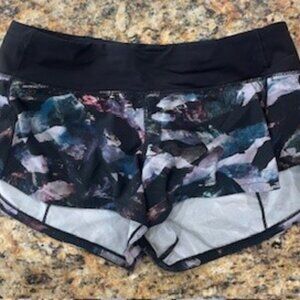 Lululemon womens speed short 2.5 black aqua print size 6 like new